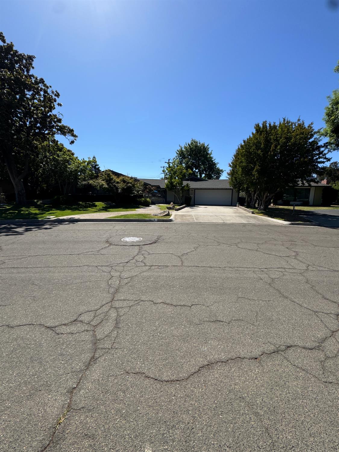 2919 E Joaquin Pl, Fresno, CA 93726