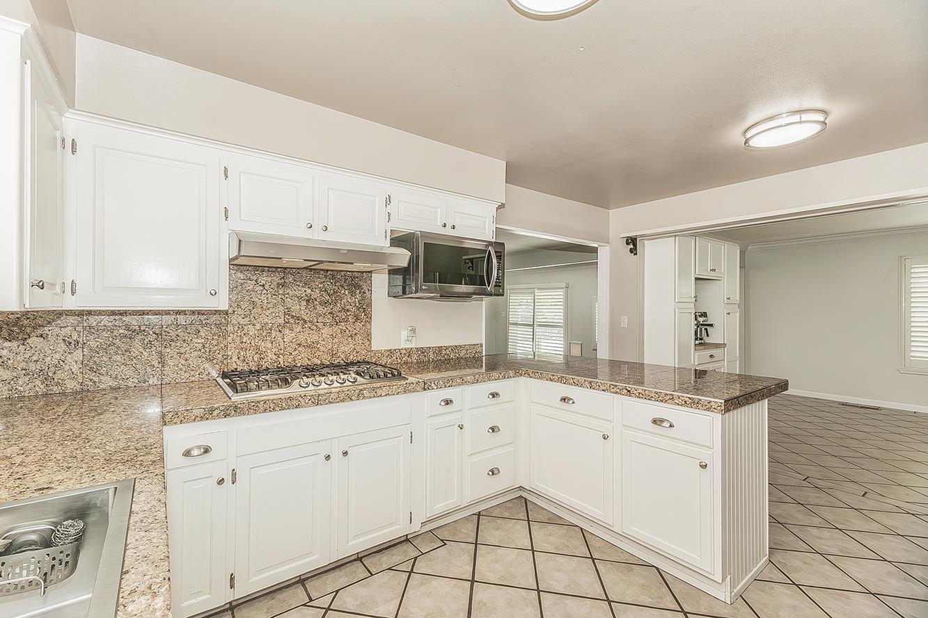 6038 N Roosevelt Ave, Fresno, CA 93704