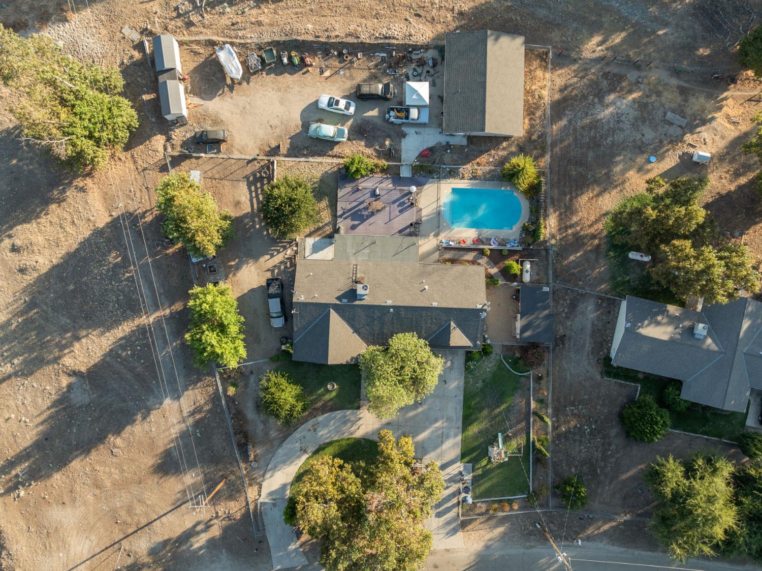 6855 Live Oak Dr, Sanger, CA 93657