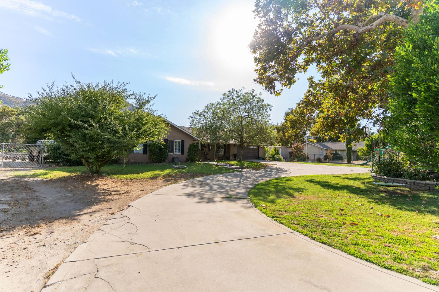 6855 Live Oak Dr, Sanger, CA 93657