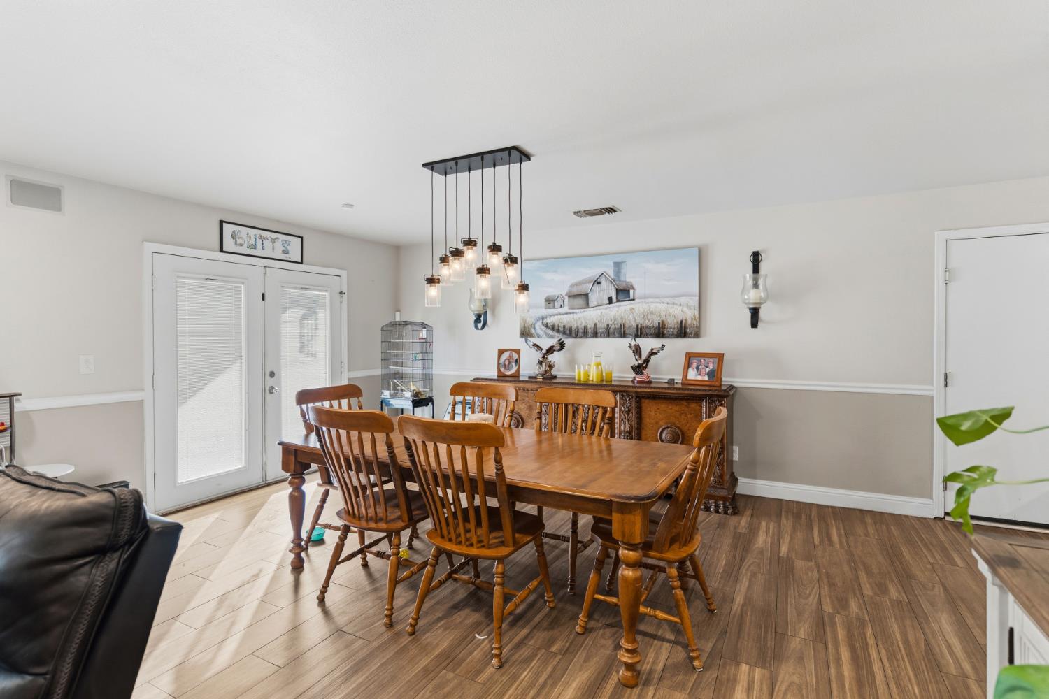 6855 Live Oak Dr, Sanger, CA 93657