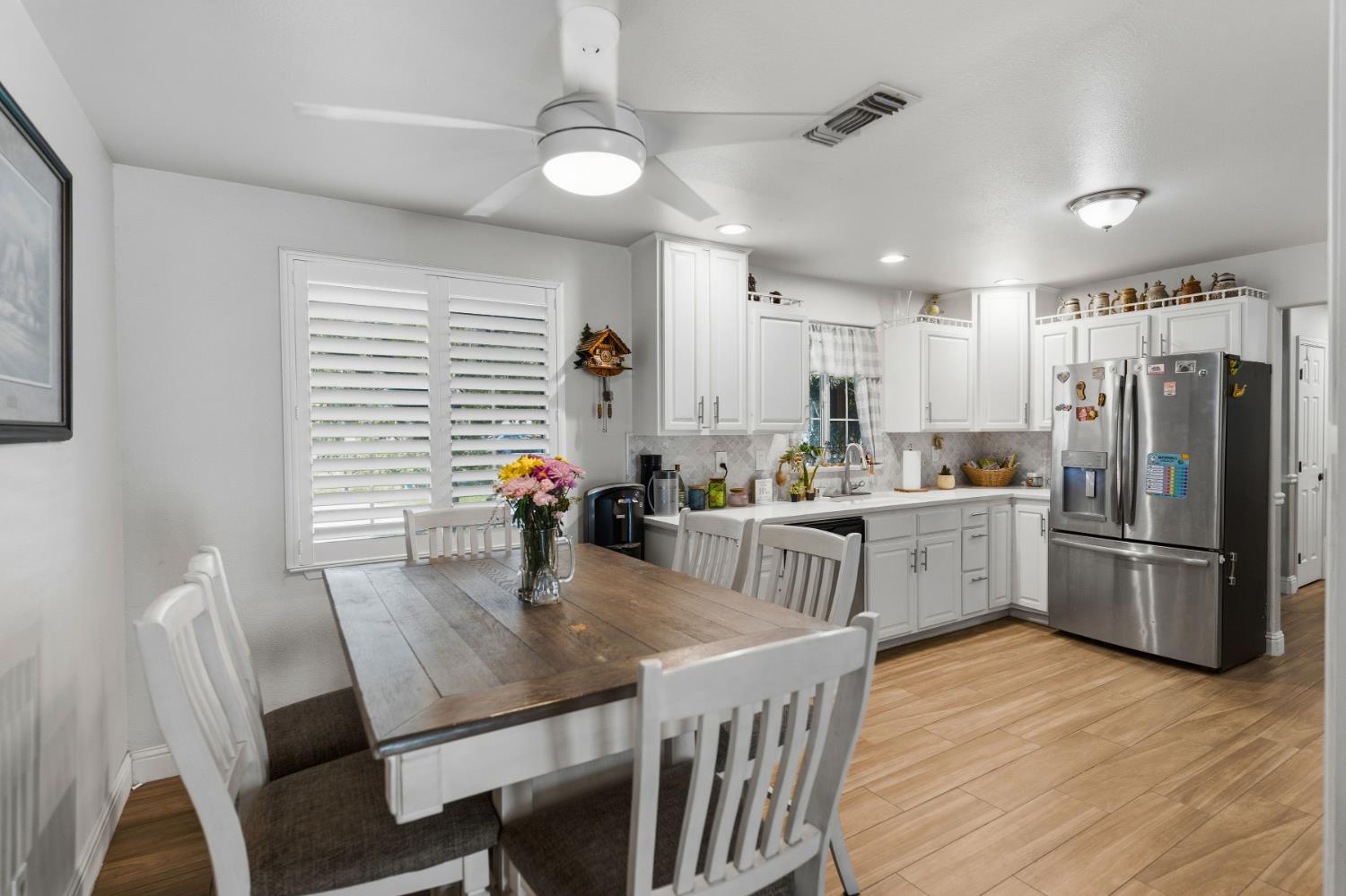 6855 Live Oak Dr, Sanger, CA 93657