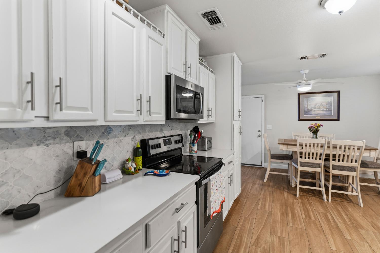6855 Live Oak Dr, Sanger, CA 93657
