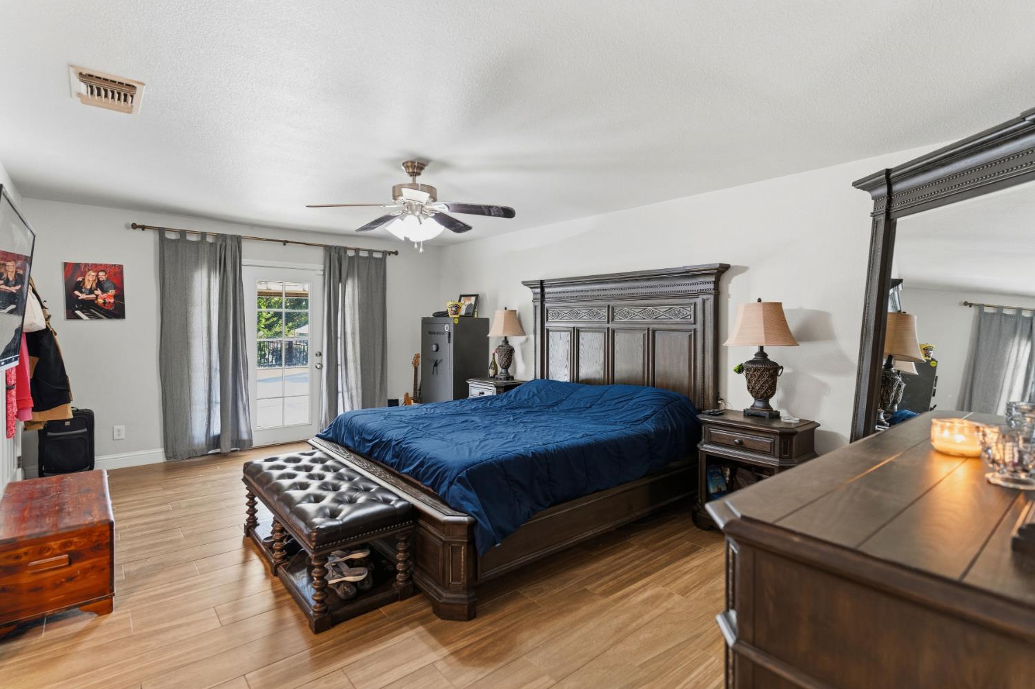 6855 Live Oak Dr, Sanger, CA 93657
