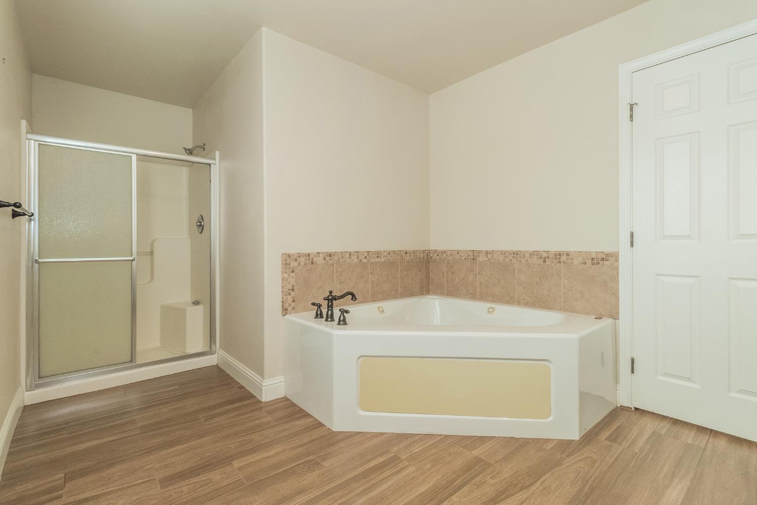 6855 Live Oak Dr, Sanger, CA 93657