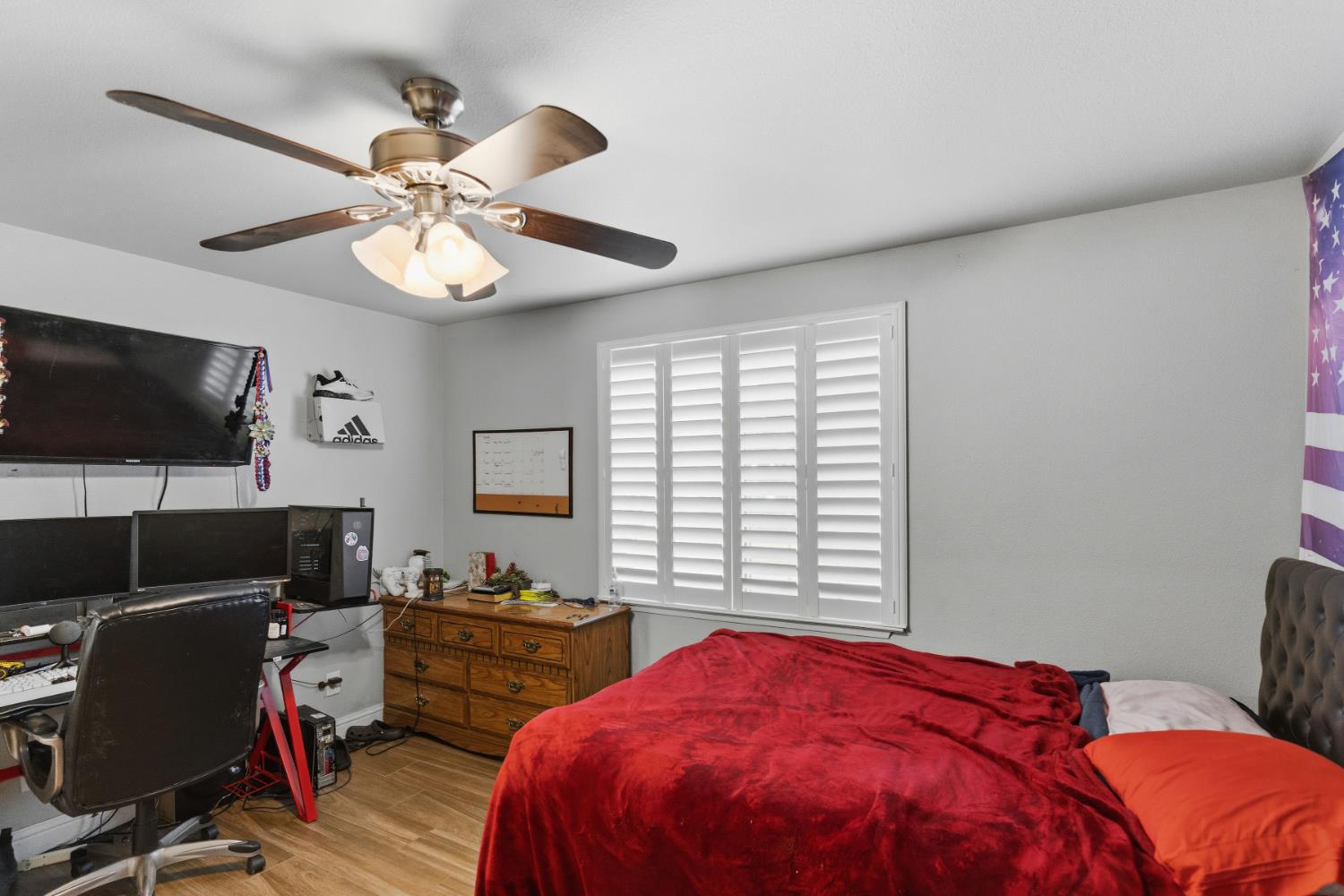 6855 Live Oak Dr, Sanger, CA 93657