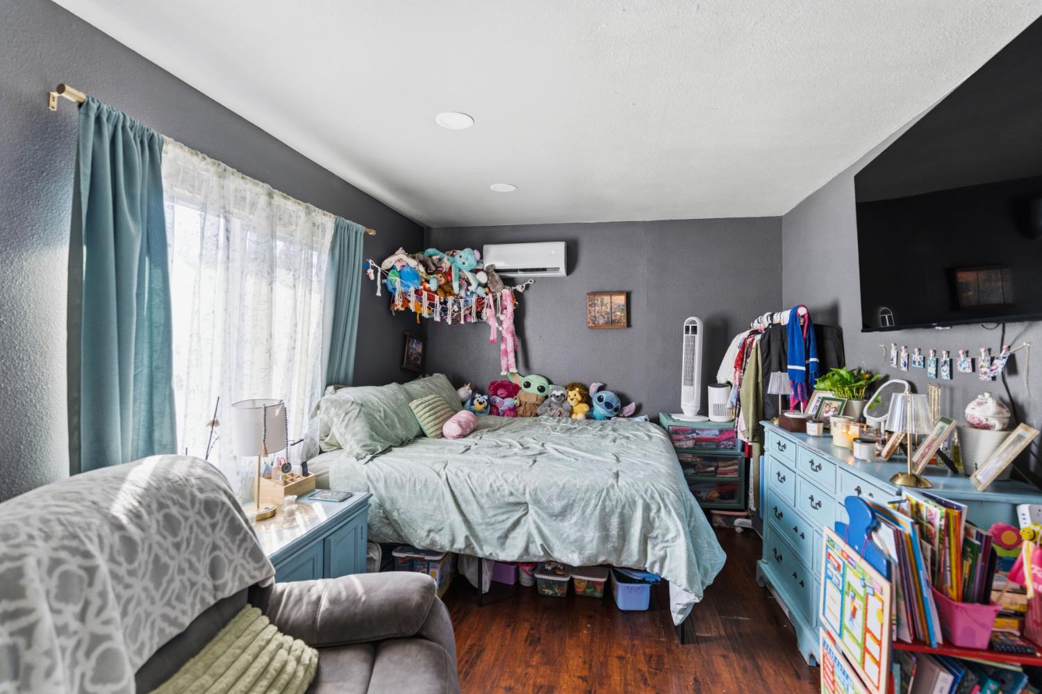 6855 Live Oak Dr, Sanger, CA 93657