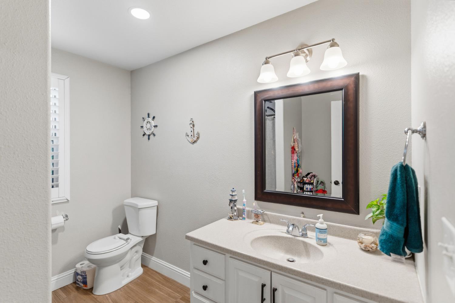 6855 Live Oak Dr, Sanger, CA 93657