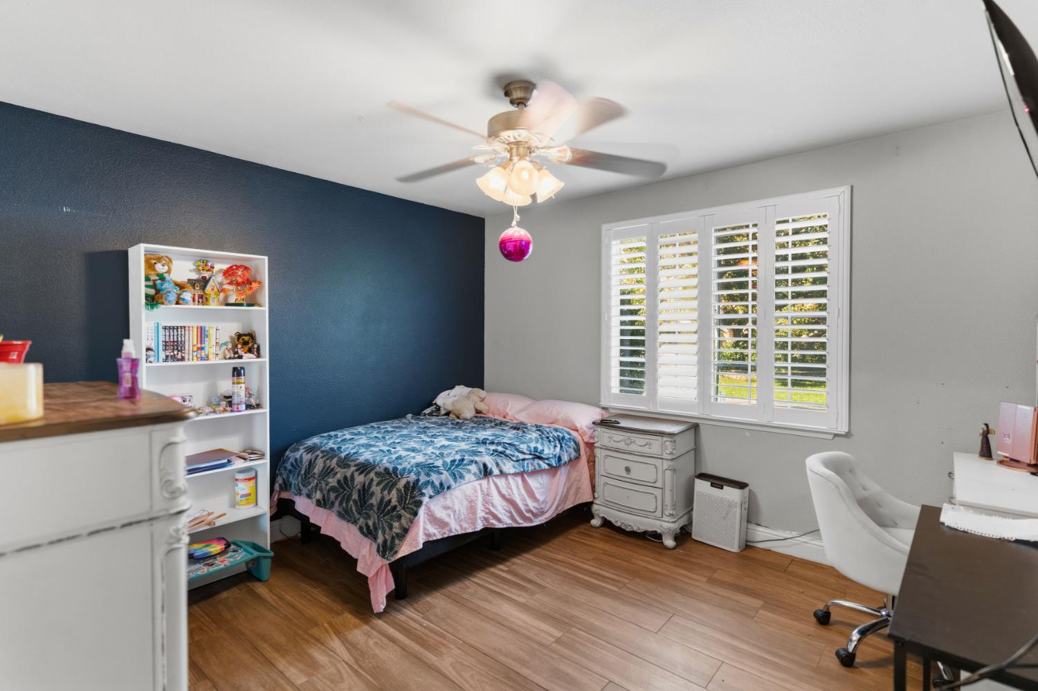 6855 Live Oak Dr, Sanger, CA 93657