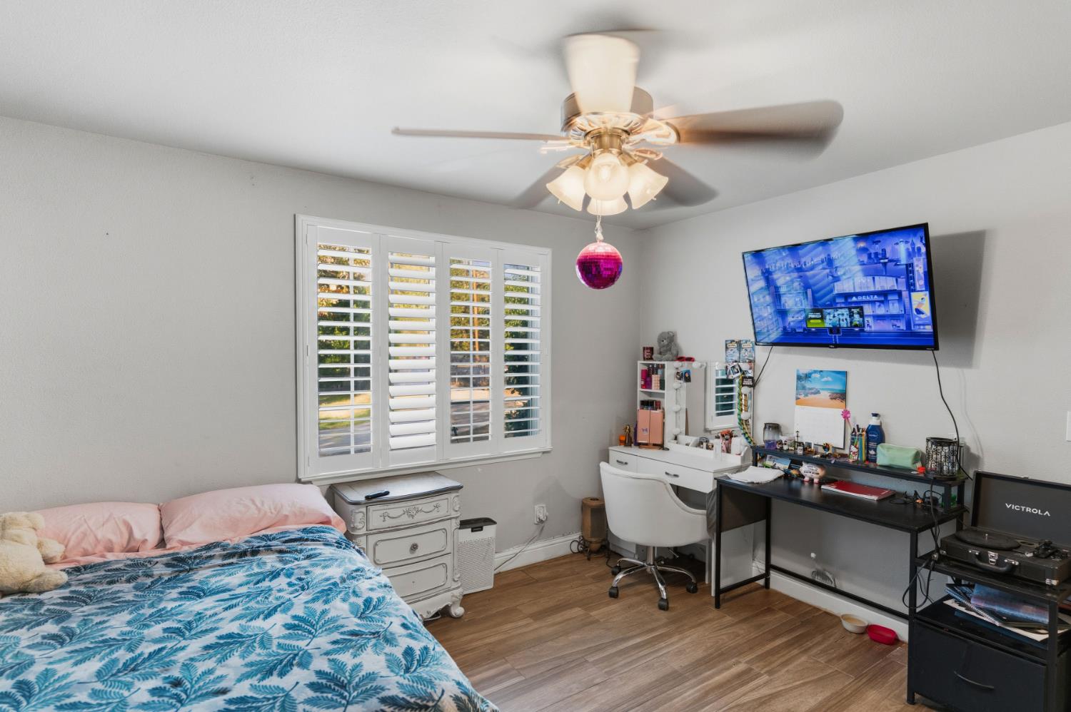 6855 Live Oak Dr, Sanger, CA 93657