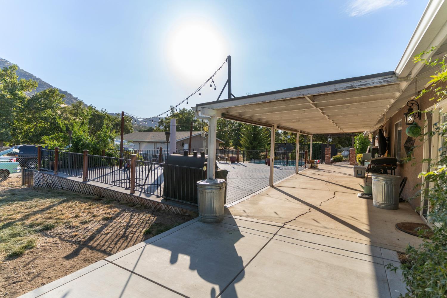 6855 Live Oak Dr, Sanger, CA 93657