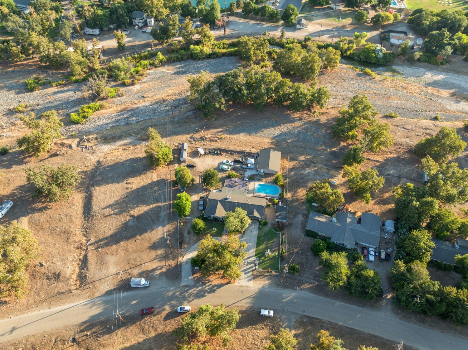 6855 Live Oak Dr, Sanger, CA 93657