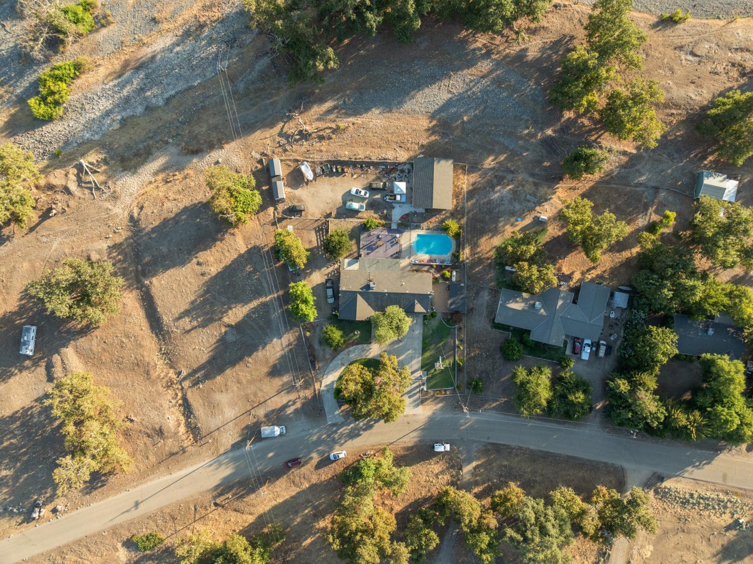 6855 Live Oak Dr, Sanger, CA 93657