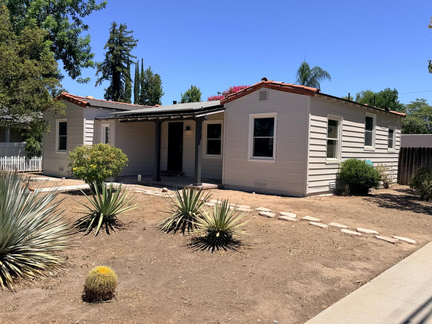 3004 N Thorne Ave, Fresno, CA 93704