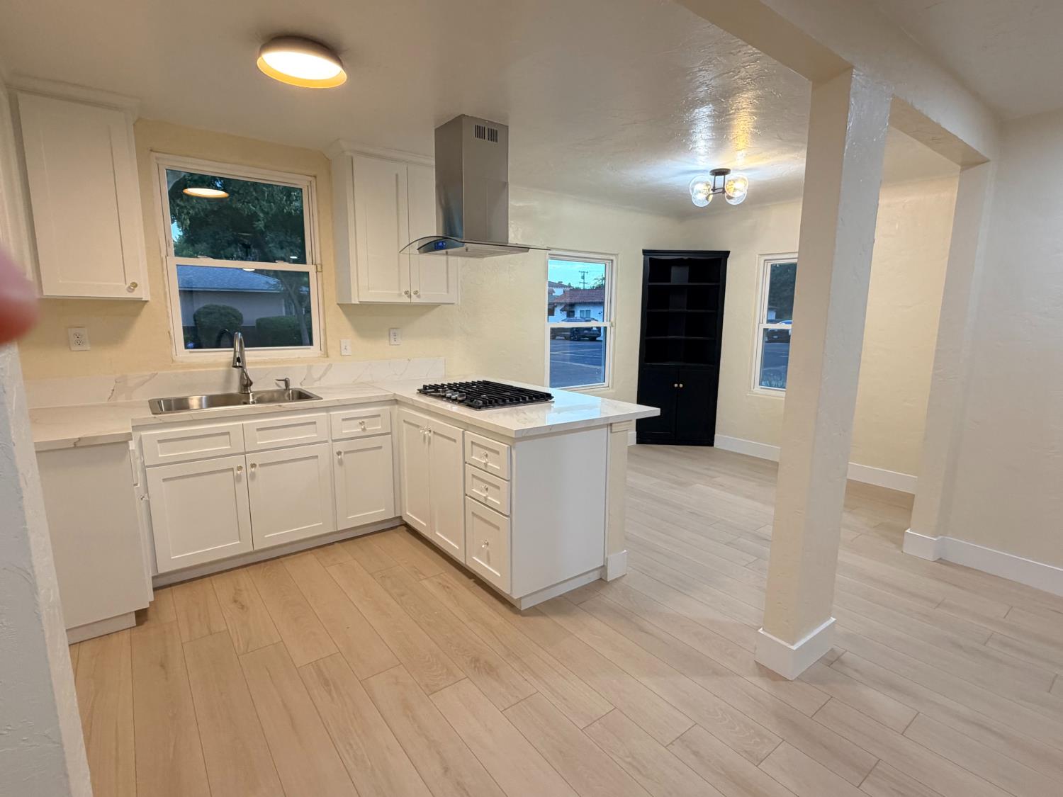 3004 N Thorne Ave, Fresno, CA 93704