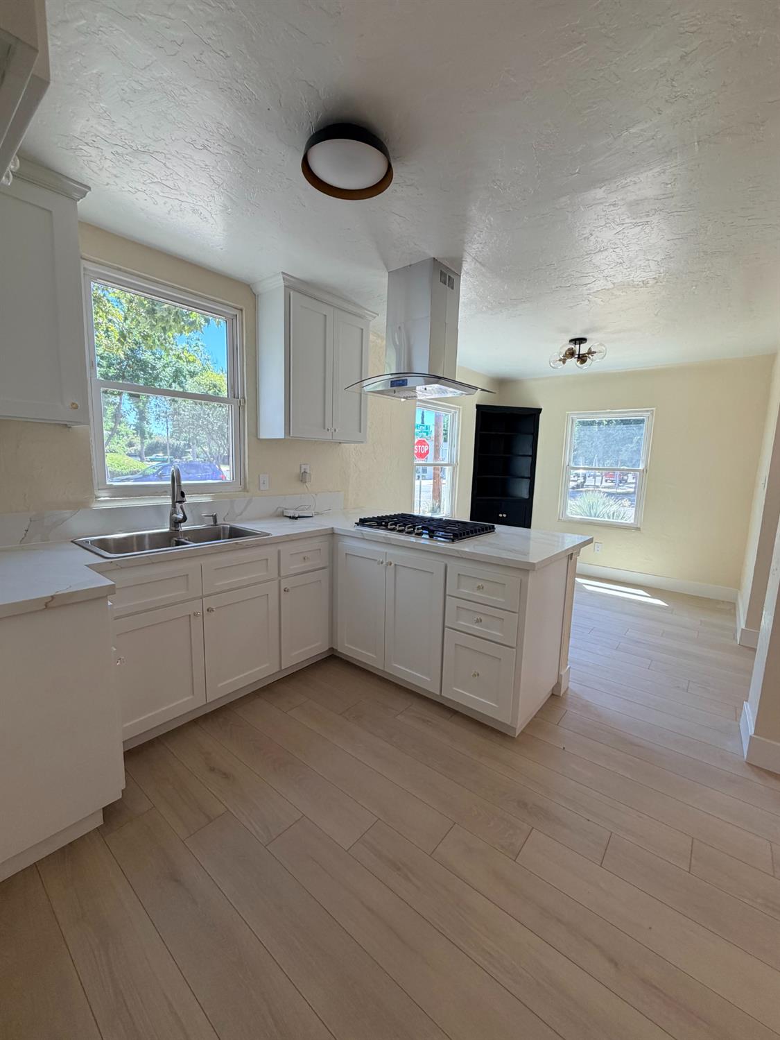 3004 N Thorne Ave, Fresno, CA 93704