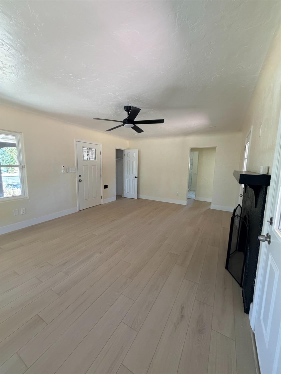 3004 N Thorne Ave, Fresno, CA 93704