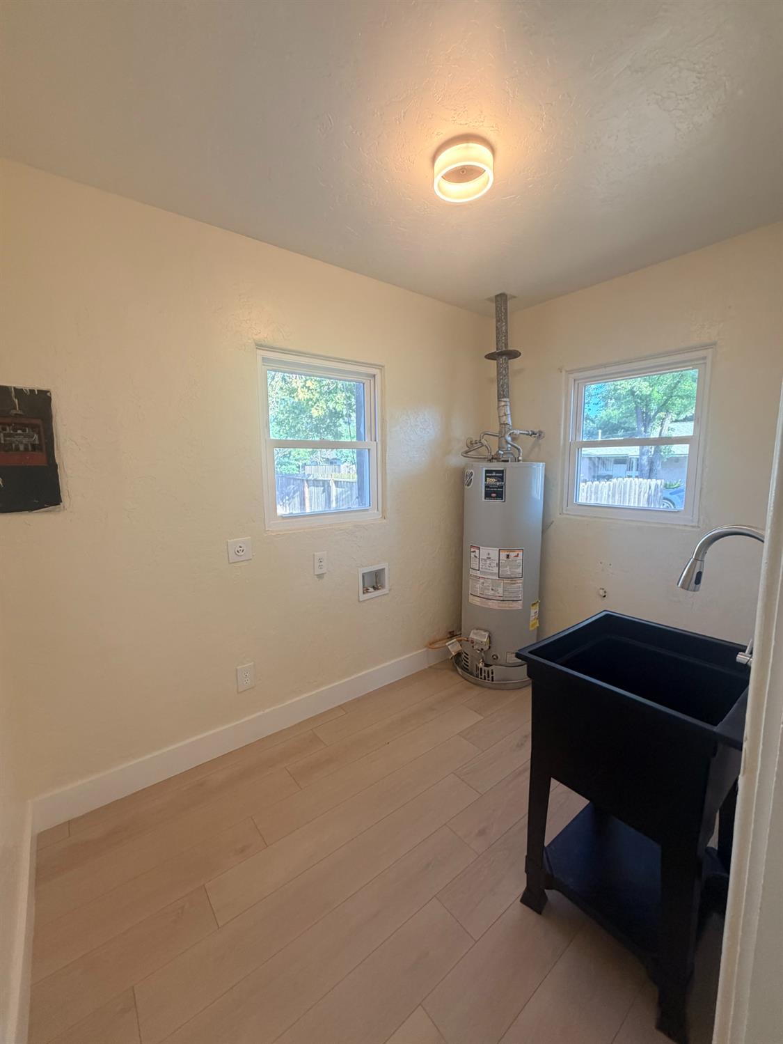 3004 N Thorne Ave, Fresno, CA 93704