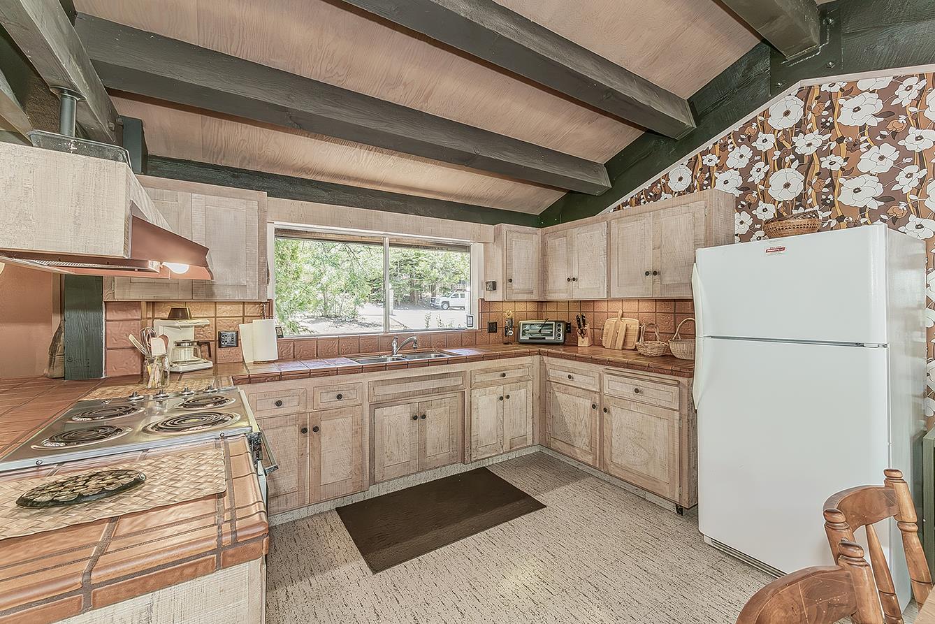 41390 Kokanee Ln, Shaver Lake, CA 93664