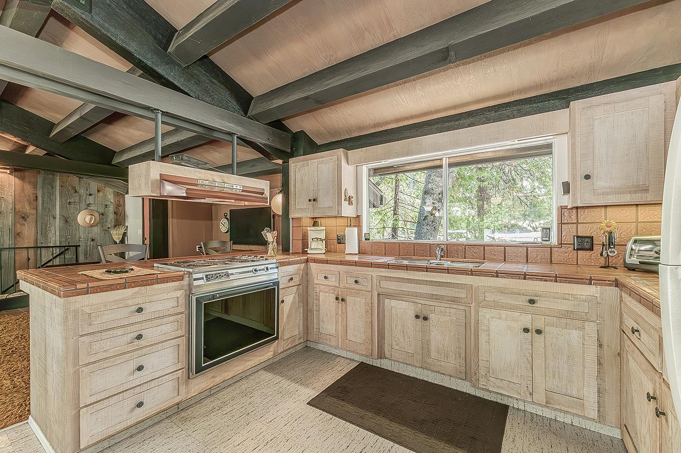 41390 Kokanee Ln, Shaver Lake, CA 93664