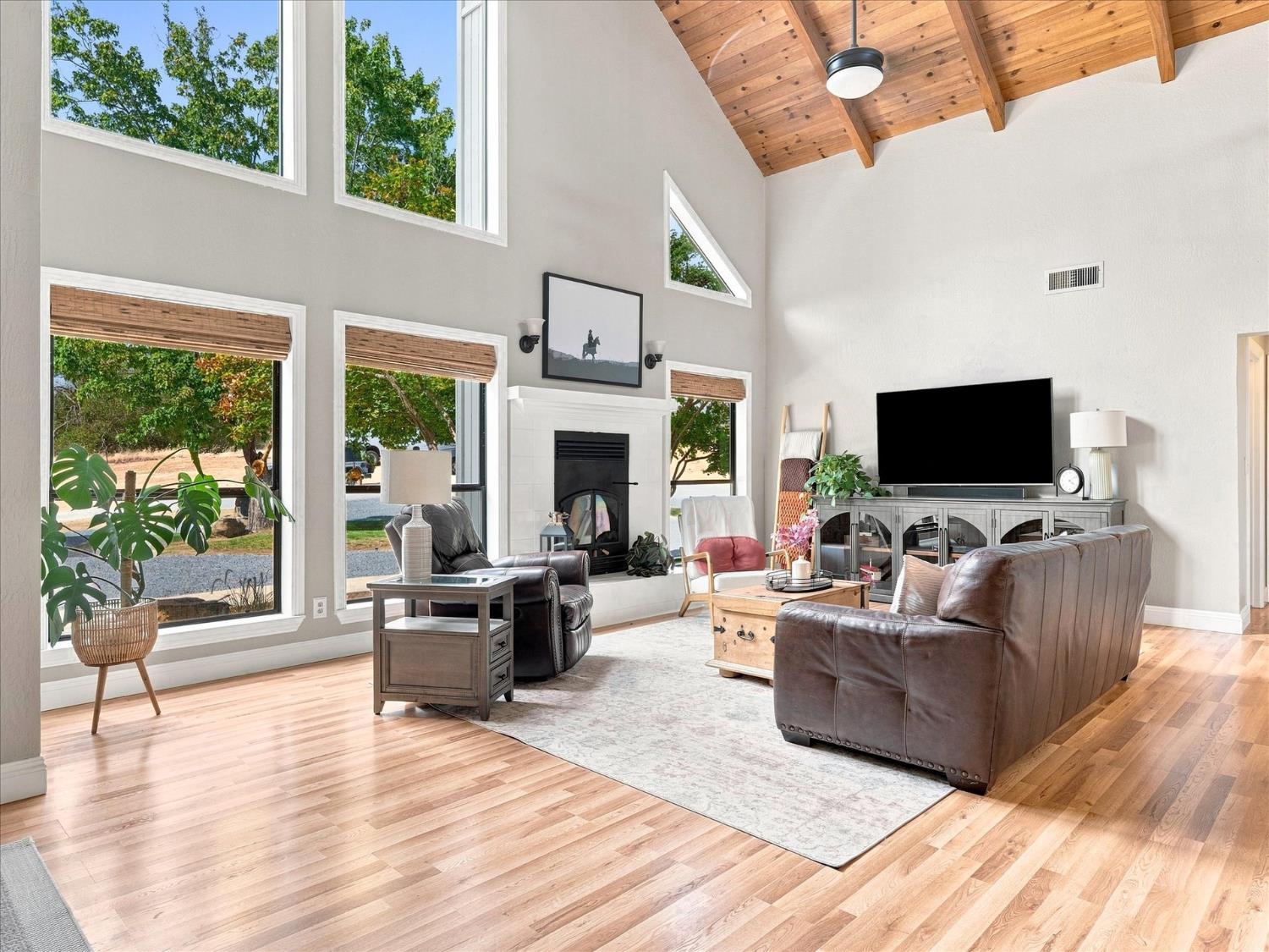 21764 Frontier Rd, Clovis, CA 93619