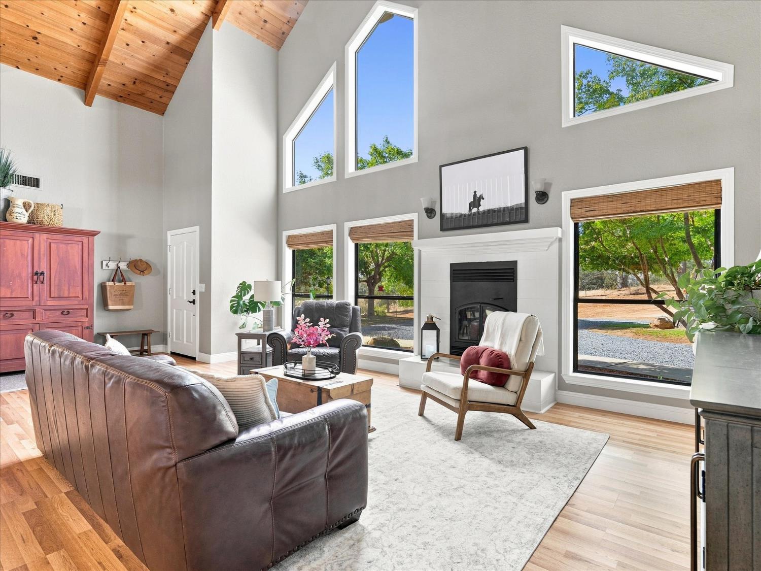 21764 Frontier Rd, Clovis, CA 93619