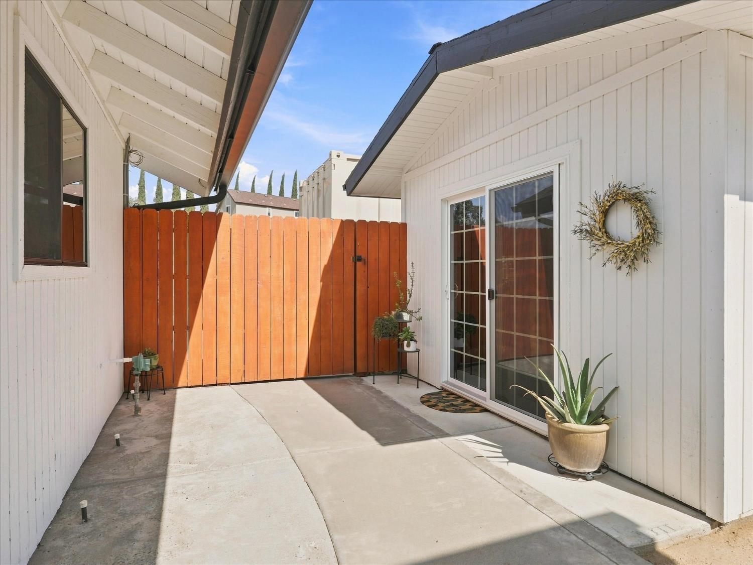 21764 Frontier Rd, Clovis, CA 93619