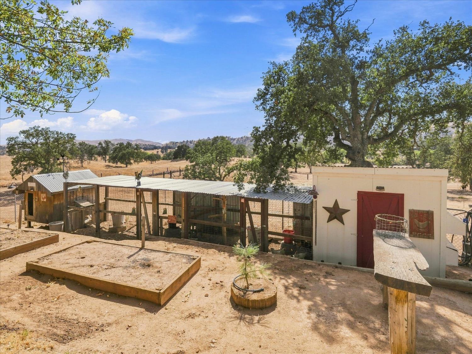 21764 Frontier Rd, Clovis, CA 93619