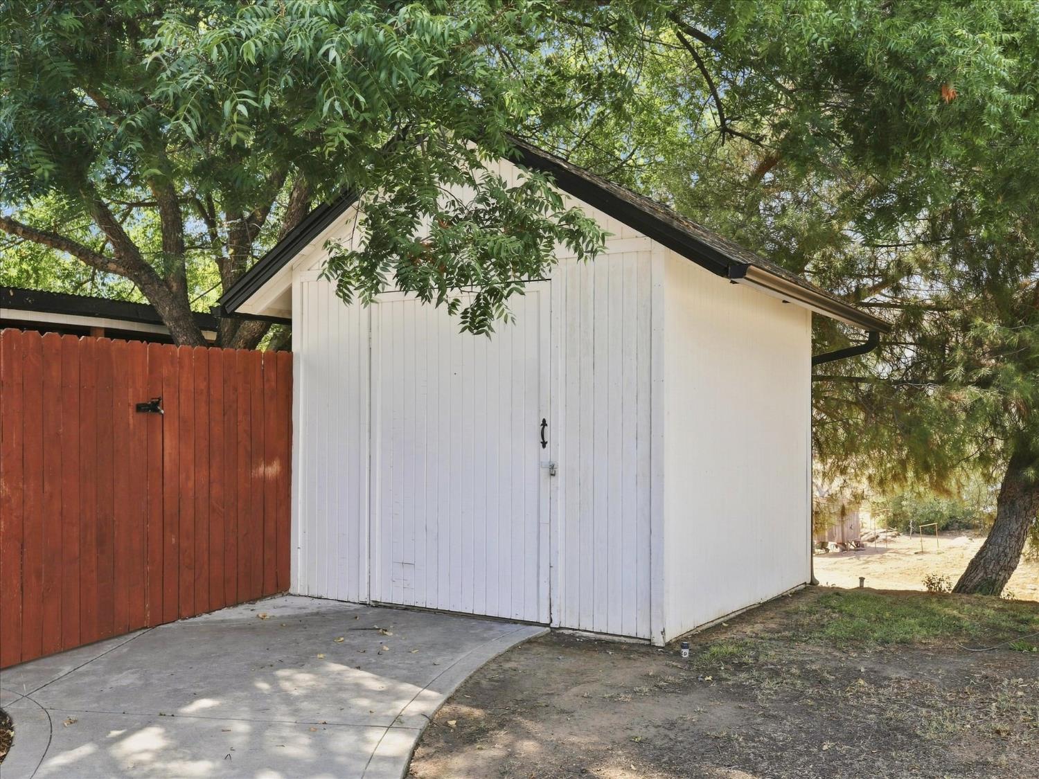 21764 Frontier Rd, Clovis, CA 93619