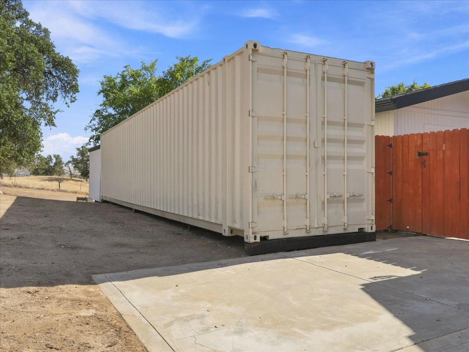 21764 Frontier Rd, Clovis, CA 93619