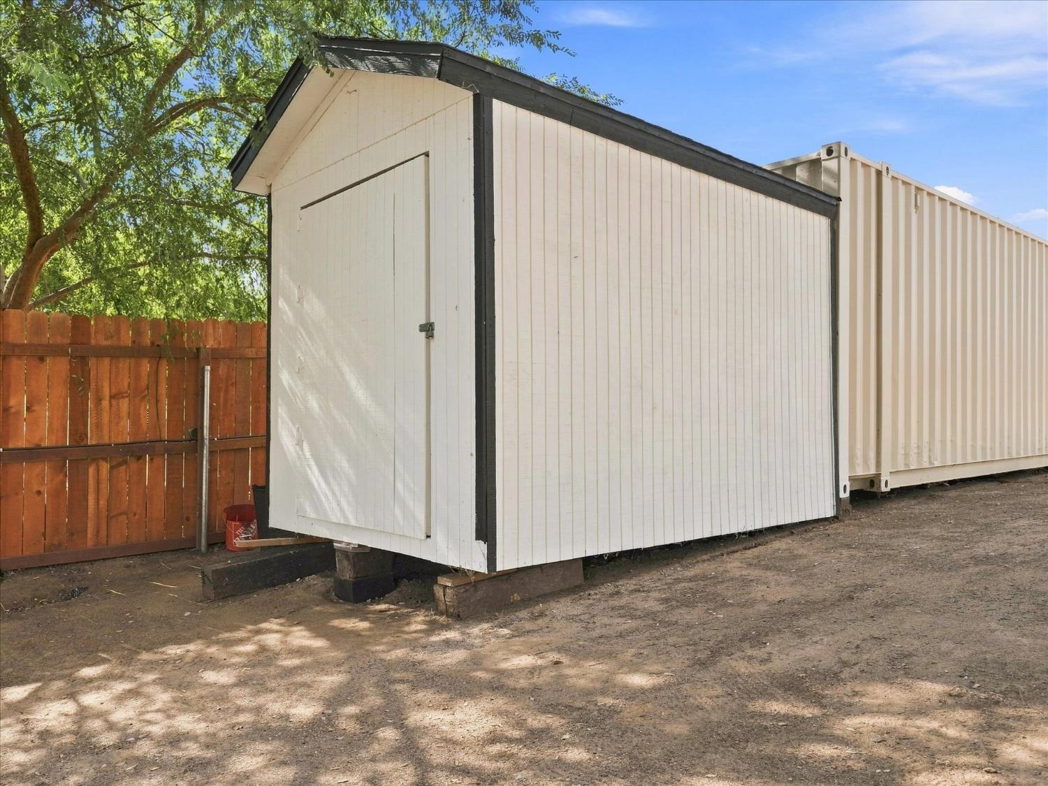 21764 Frontier Rd, Clovis, CA 93619