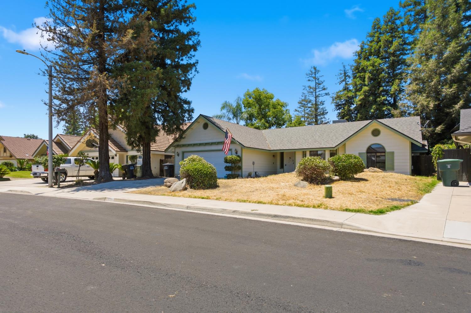 1035 N Rono St, Visalia, CA 93291