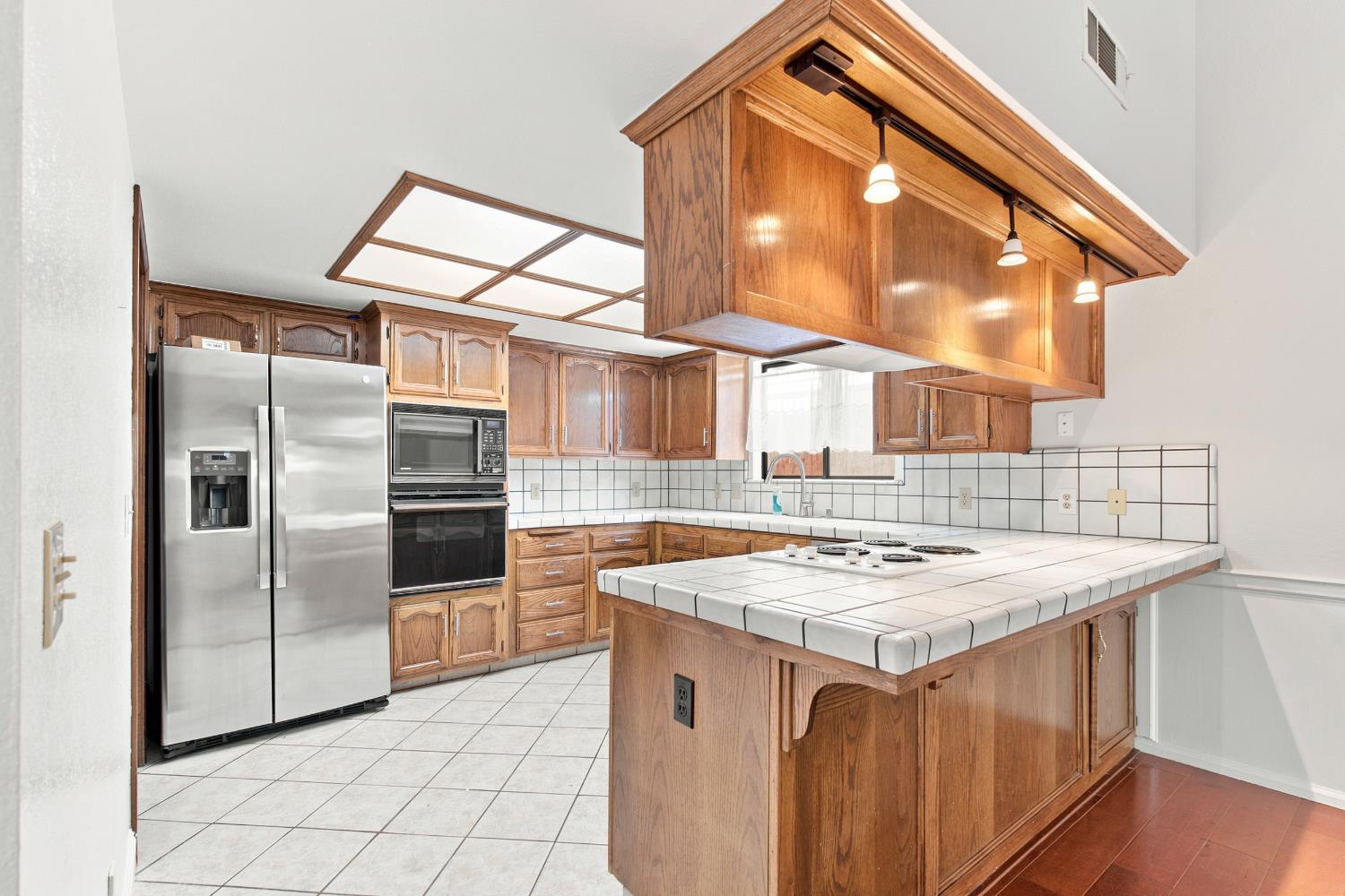 1035 N Rono St, Visalia, CA 93291