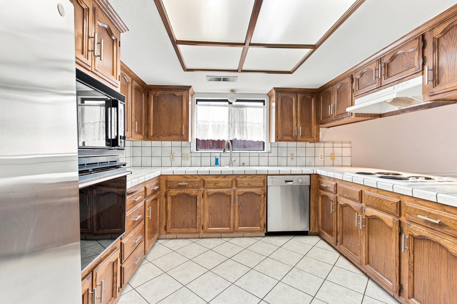 1035 N Rono St, Visalia, CA 93291