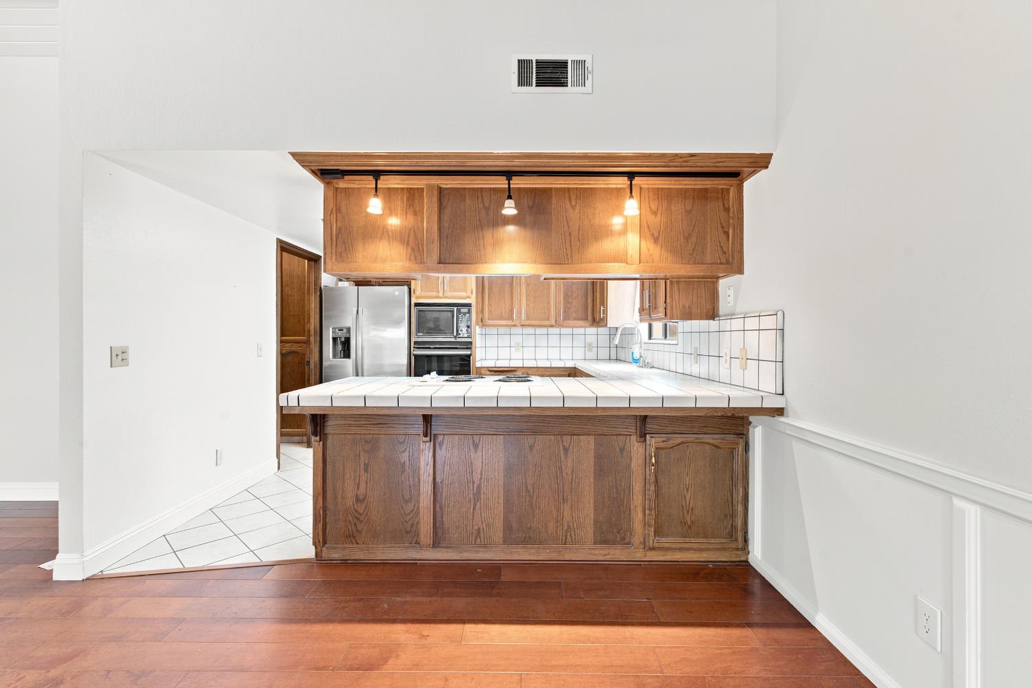 1035 N Rono St, Visalia, CA 93291