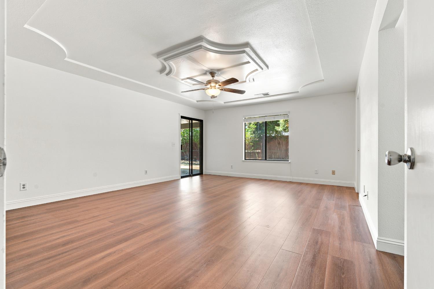 1035 N Rono St, Visalia, CA 93291