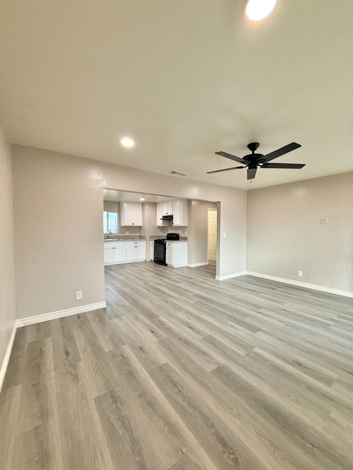 9762 S Shaft Ave, Selma, CA 93662