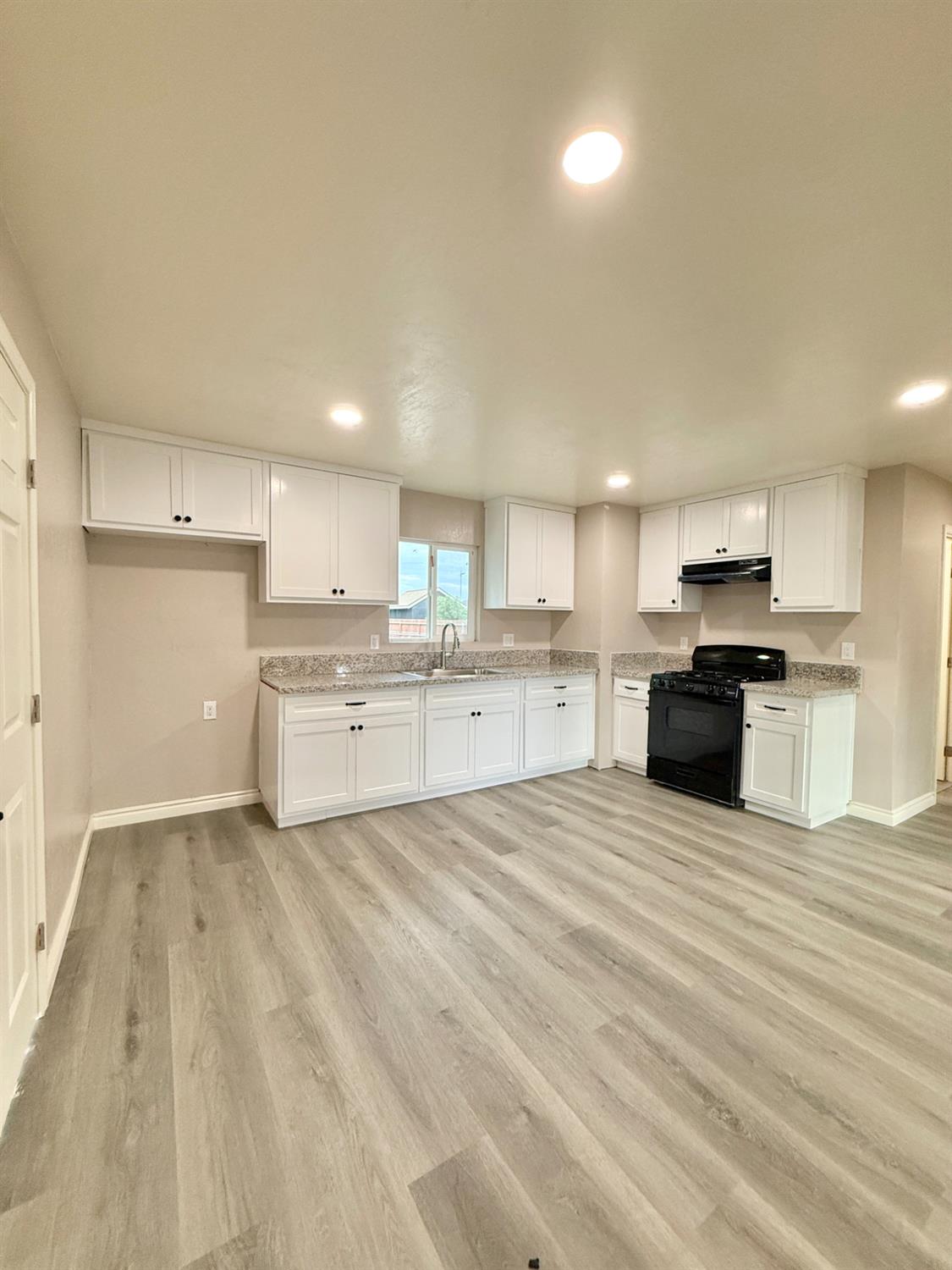 9762 S Shaft Ave, Selma, CA 93662