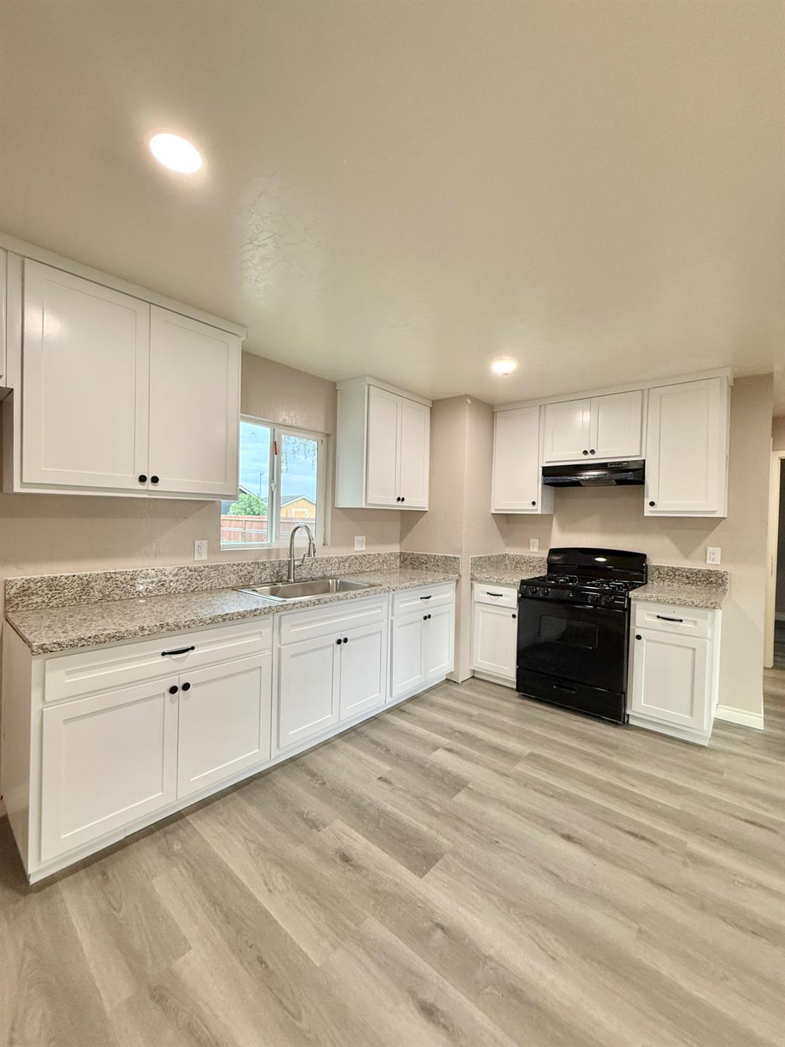 9762 S Shaft Ave, Selma, CA 93662