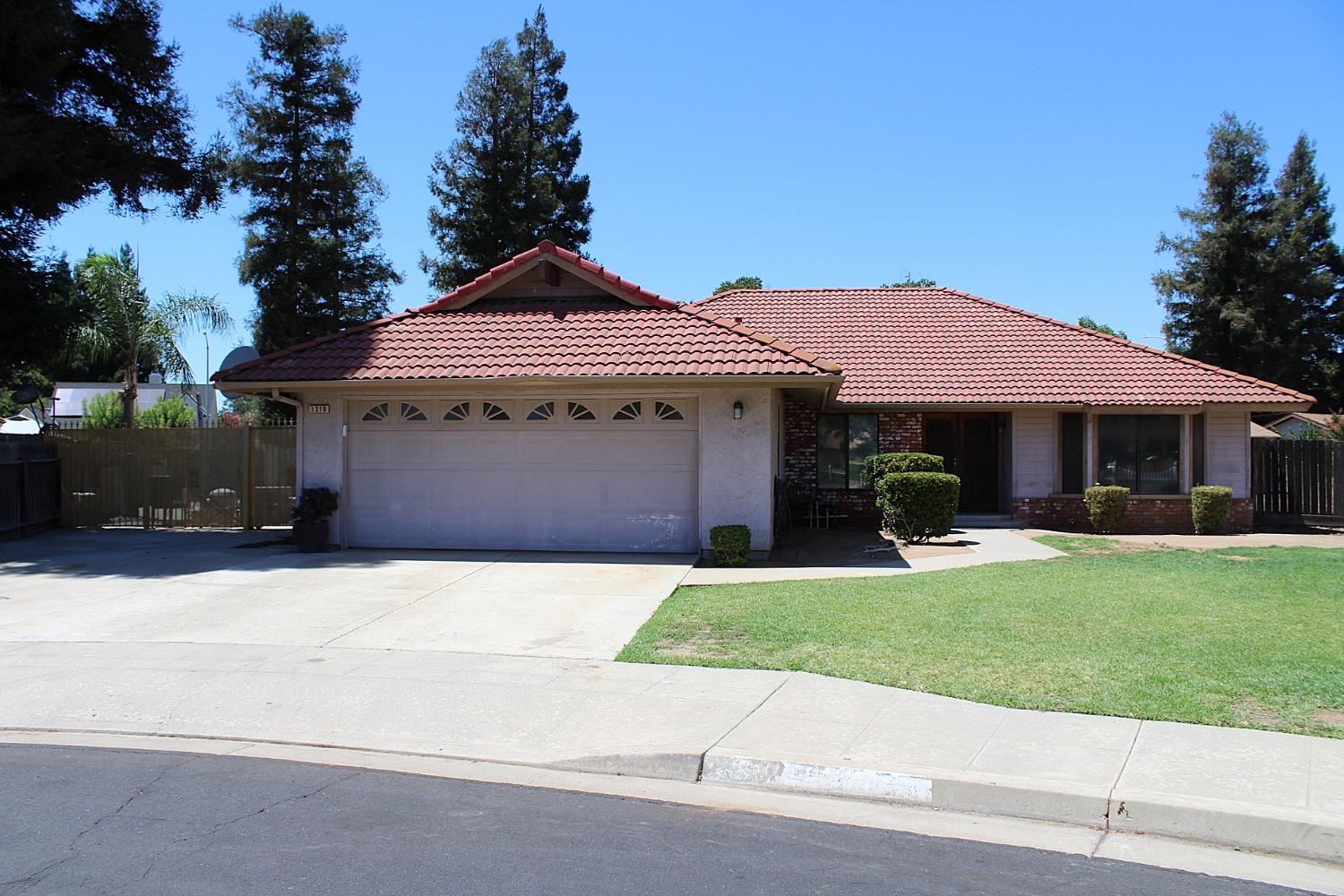 1310 Filbert Ave, Clovis, CA 93611