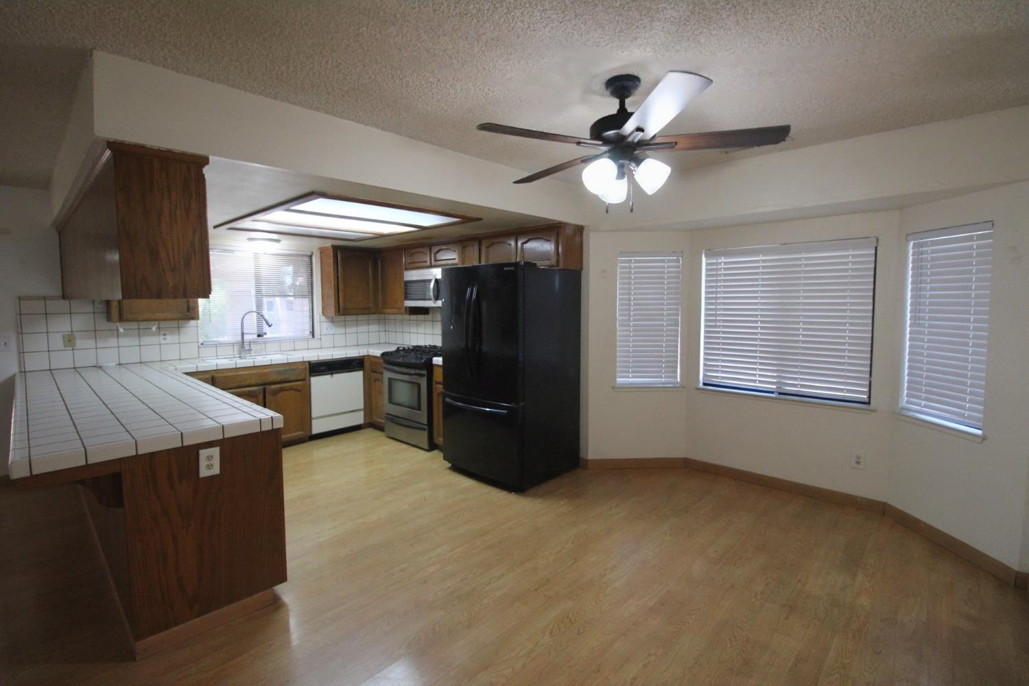 1310 Filbert Ave, Clovis, CA 93611