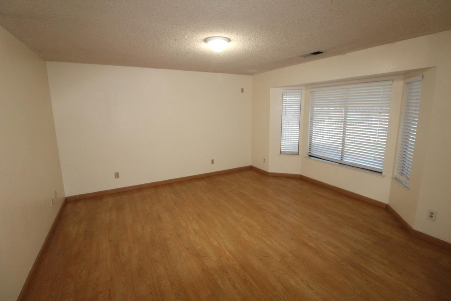1310 Filbert Ave, Clovis, CA 93611