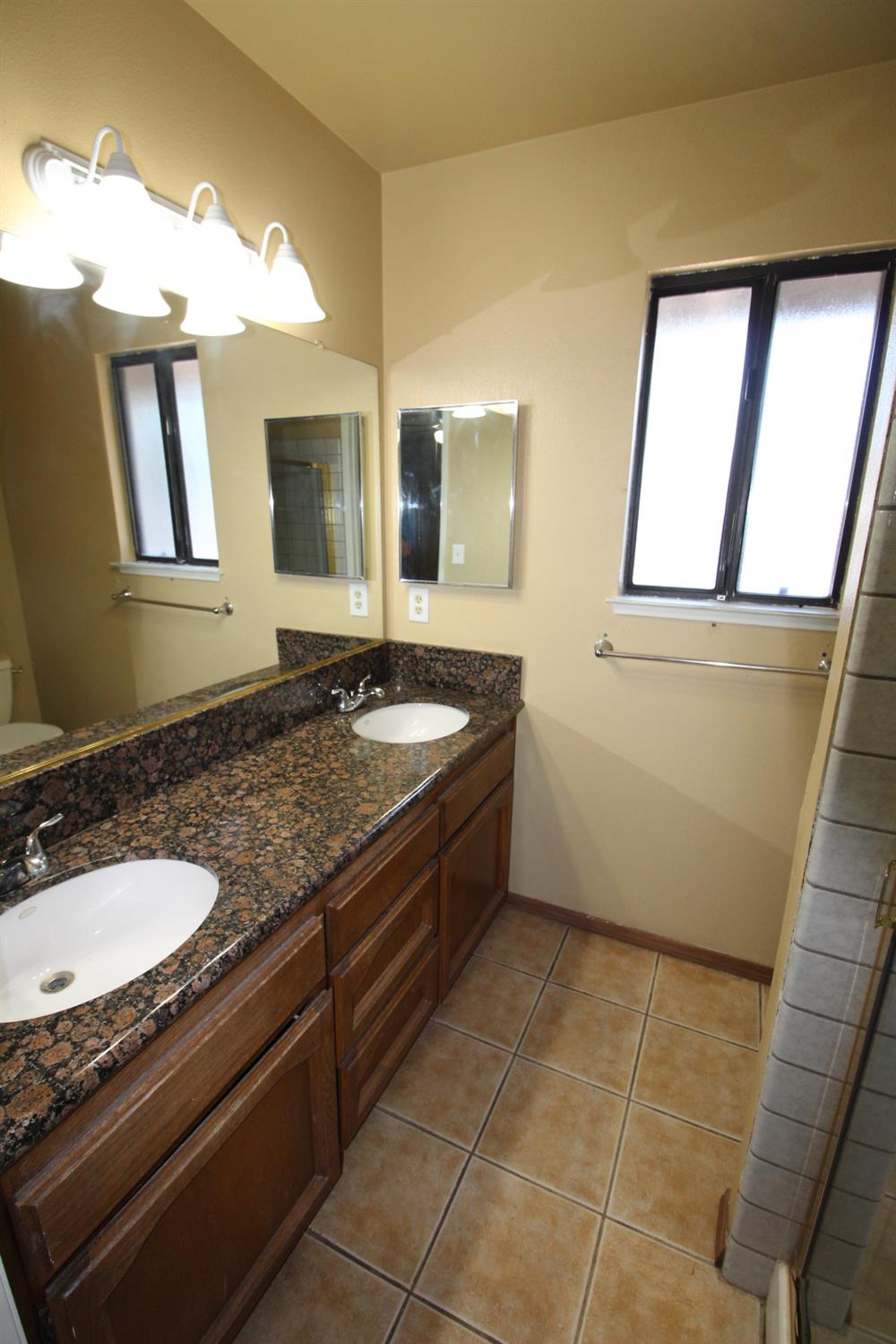 1310 Filbert Ave, Clovis, CA 93611