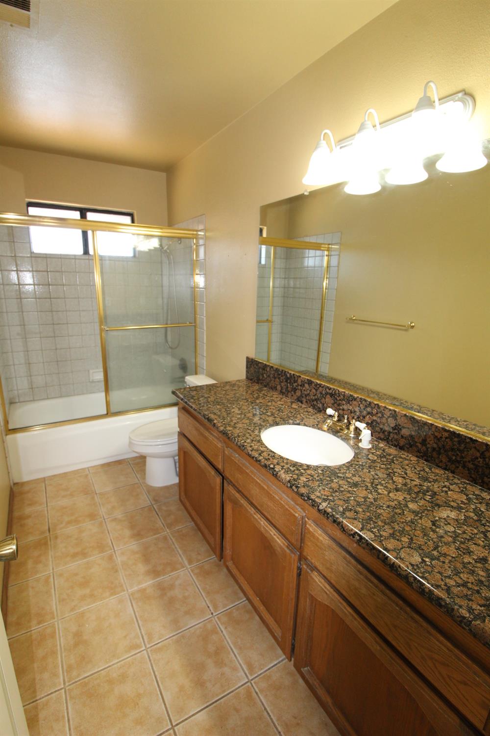 1310 Filbert Ave, Clovis, CA 93611