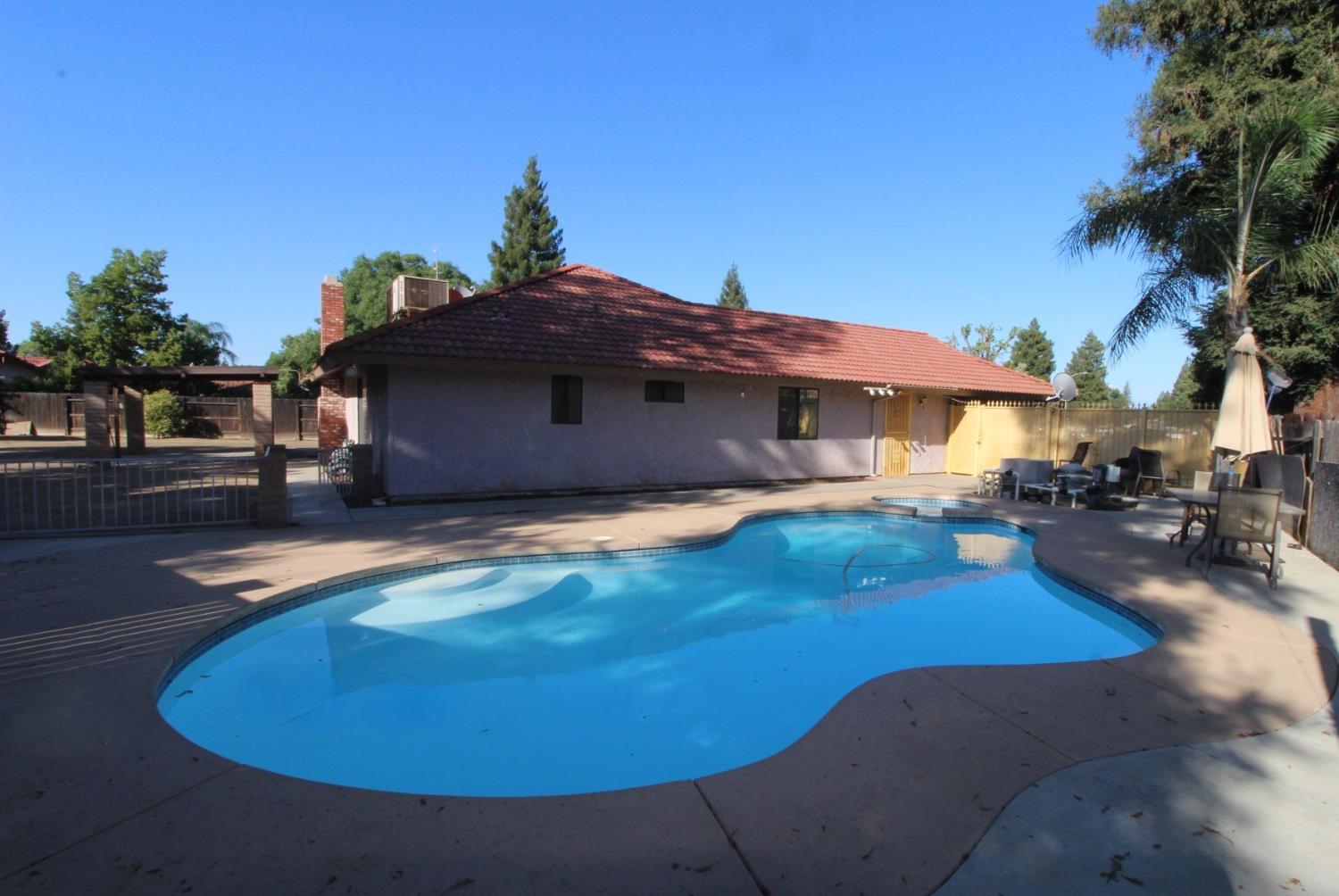 1310 Filbert Ave, Clovis, CA 93611