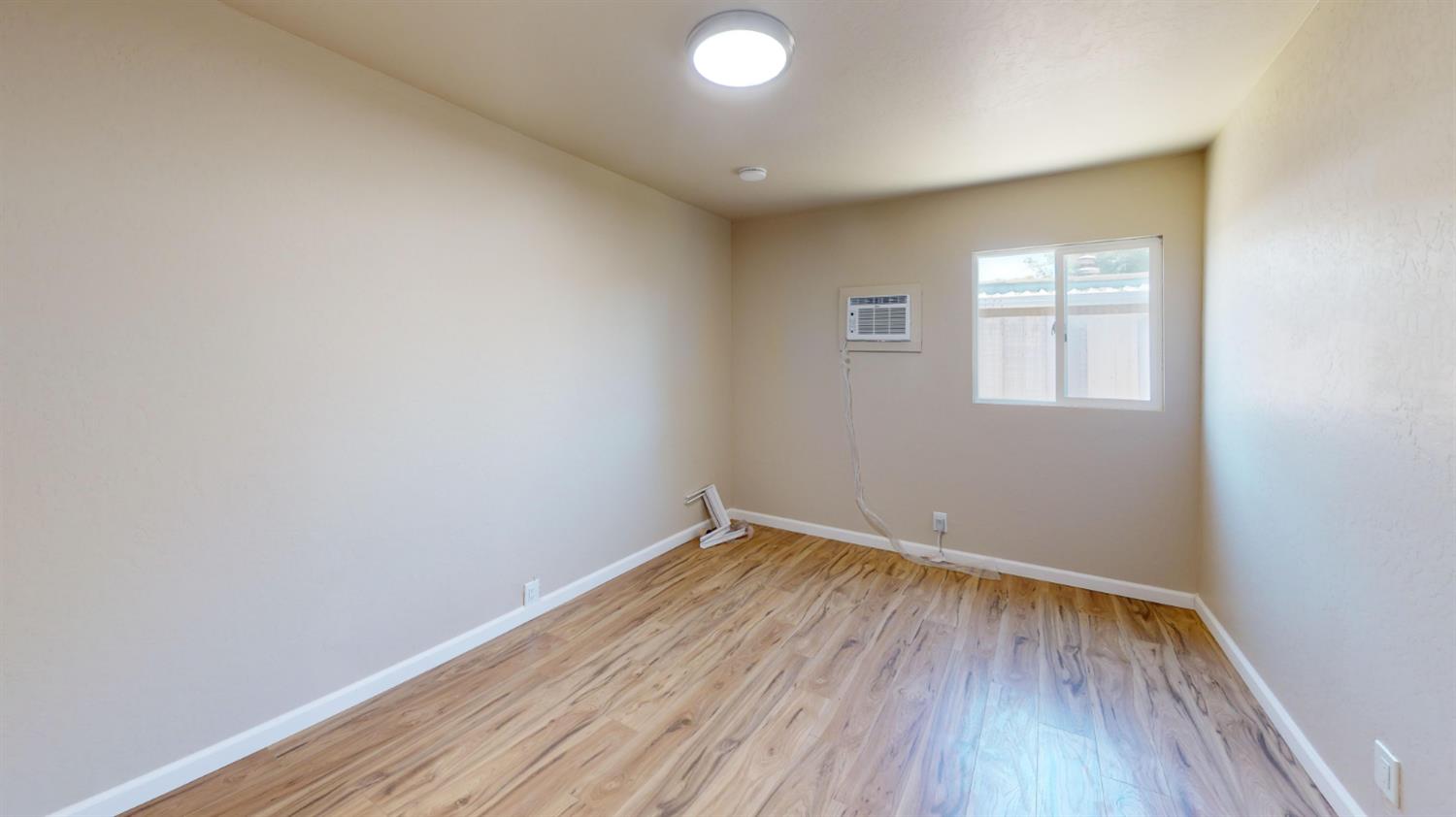 3465 W Cortland Ave #95, Fresno, CA 93722