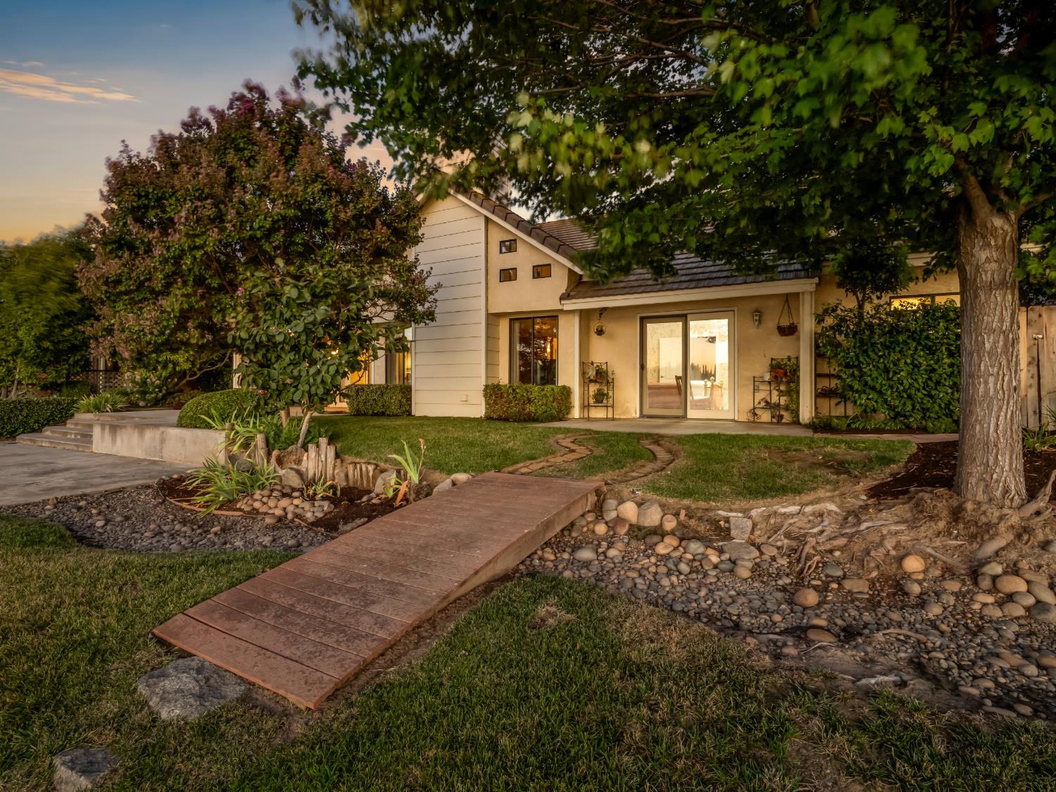 741 E Wood Duck Cir, Fresno, CA 93730