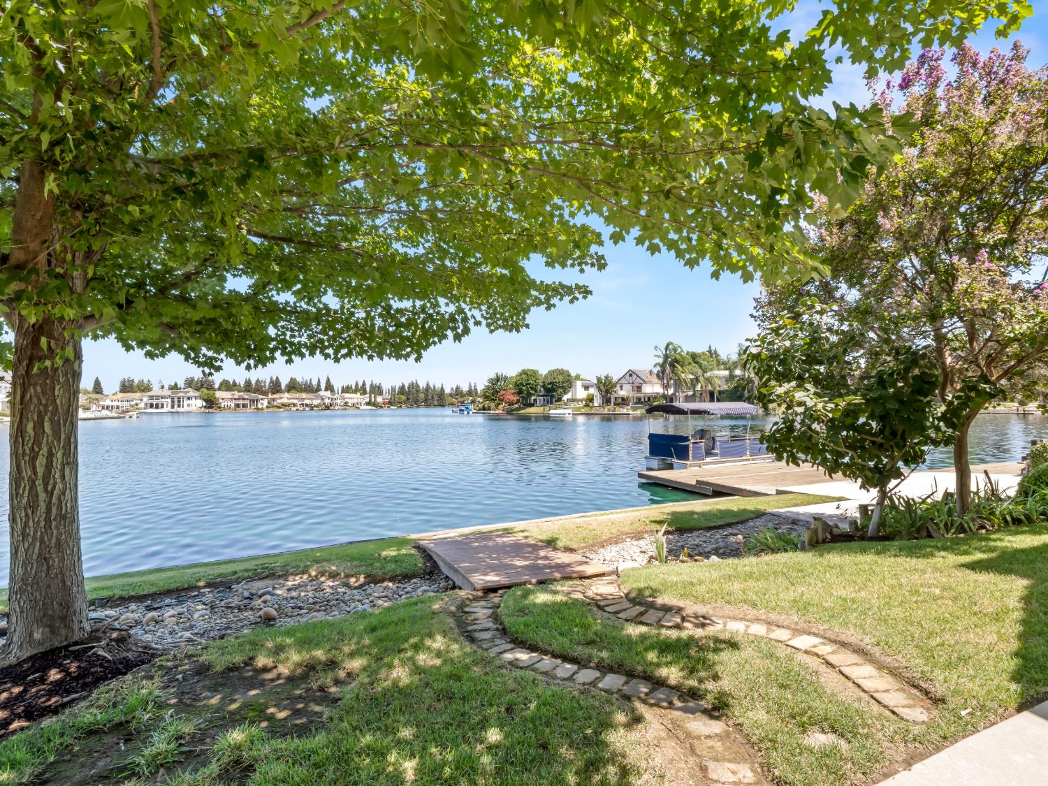 741 E Wood Duck Cir, Fresno, CA 93730