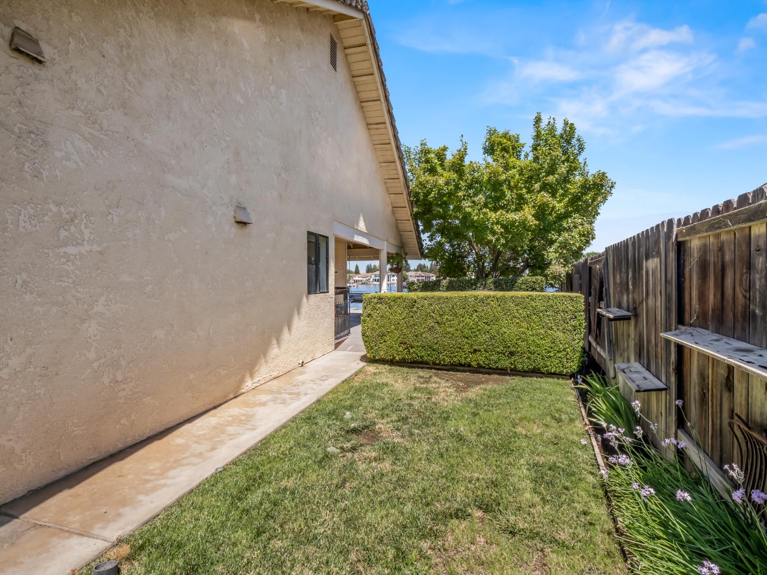 741 E Wood Duck Cir, Fresno, CA 93730