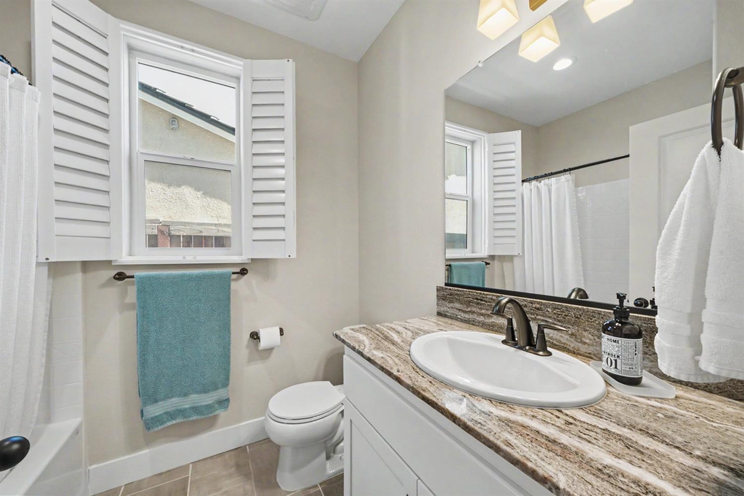 4682 Loftwood Rd, Madera, CA 93636